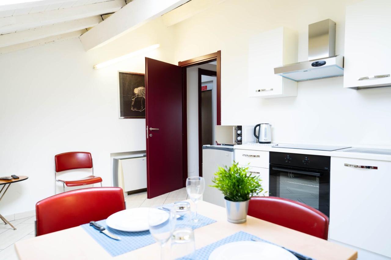 V12 Apartments - Vittoria 12 诺瓦拉 外观 照片